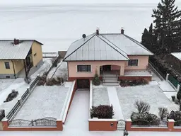 Charmanter Bungalow auf zwei Ebenen mit sonnigem Garten – Ihr neues Zuhause in Orth an der Donau (Ausbaufähig)