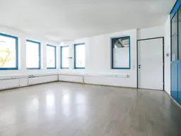 Modernes Büro (30 m²) an der Bundesstraße in Klaus - Perfekte Lage für dein Unternehmen!