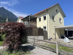 Große Wohnung mit ca. 152 m² sowie Balkon und Carport