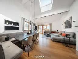 Wunderschöne Dachgeschosswohnung mit Terrasse und Gartenanteil