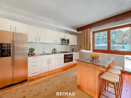 Neuer Preis! Vielseitiges Wohnhaus mit 5 Schlafzimmern, Kamin &amp; Potenzial für zwei Wohneinheiten