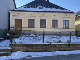 Altes, bäuerliches Haus mit 4 Zimmern, uneinsehbaren Garten und viel Potential