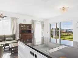 TRAUMHAUS mit riesigem Wohnsalon 5 Zimmern und viel Komfort, Ruhelage, 2 Garagen, Luftwärmepumpe