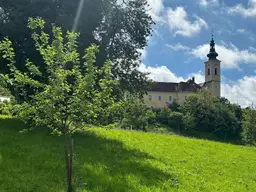 DEINE AUSSICHT von der 4 -Zimmer Gartenwohnung! Familienwohntraum mit angrenzenden Bildungseinrichtungen und dem GRÜNEN Extra!