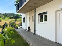 Erstes Eigenheim mit der AKTION -€ 20.000,- sichern! Kleine 3-Zimmer Gartenwohnung in idyllischer Umgebung! Neubau nur 25km östlich von Graz gelegen!