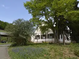 Geschlossene Landwirtschaft in Alleinlage mit 5,8 ha und zwei Dreikanthöfen – eine seltene Gelegenheit!
