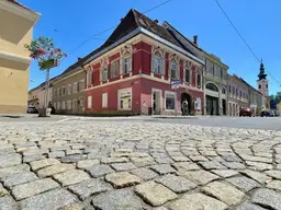 Rendite trifft Romantik – Zinshaus mit Charme und Zukunft Investieren Sie in ein saniertes Altstadthaus mit Flair, Substanz und Perspektive.