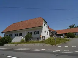 Ein liebevoll sanierter Hof mit Stallungen und Nebengebäuden auf 8.527 m² Grund!
