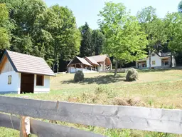 EINFAMILIENHAUS + NEBENGEBÄUDE MIT POOL IN ABSOLUTER RUHELAGE 