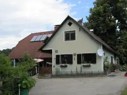 LANDWIRTSCHAFT MIT CA. 8 HA GRUND IN ALLEIN/RUHELAGE MIT FERNSICHT UMGEBEN VON WEINBERGEN UND WÄLDERN