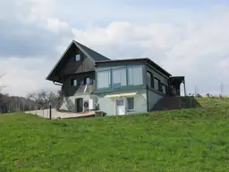 Uriges Bauernhaus in Aussichtslage mit modernem Wohnkomfort