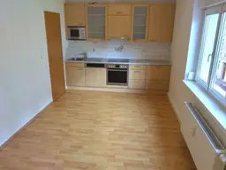 2 ZIMMER-NEUBAU + neuwertige Einbauküche + Bad mit Dusche + extra WC + Lift + nähe Hauptbahnhof!