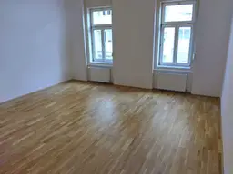 Erstbezug: Sanierter 2 ZIMMER-Altbau, ruhiger Balkon, extra Küche neu möbliert, neue Sanitäranlagen!