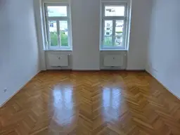 Neuwertiger 2 ZIMMER-Altbau + ruhiger Süd-Balkon + extra Küche möbliert + Bad mit Dusche + extra WC!