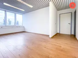 TOP AUTOBAHNANBINDUNG zw. Wien und Salzburg - 4- Raum Büro mit Gemeinschaftsküche