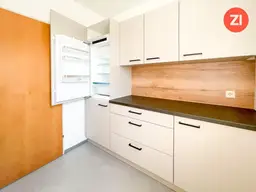 Geförderte 3- Zimmer Wohnung inkl. Loggia und Stellplatz! Einbau einer Küche möglich