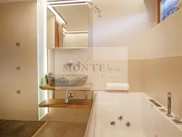Schick gestaltete Wohnung mit Bergblick, Balkonen und TG