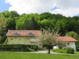 Idyllisches großzügiges Landhaus mit Einliegerwohnung, Doppelgarage und XXL-Grundstück in wunderschöner Waldrandlage in Frankenburg
