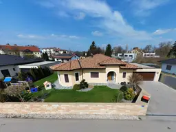 Exklusiver Bungalow im Toskana Stil mit Terrasse, Traumgarten und Doppelgarage in Marchtrenk