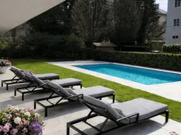 Exklusives Wohnen mit Pool in Top Lage