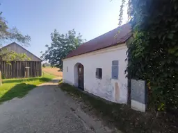 Historisches Anwesen mit großem Entwicklungspotential, Weinkeller &amp; Presshaus!