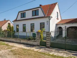 Gepflegtes Landhaus trifft idyllisches Grundstück - beste Lage!