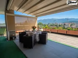 Entzückende kleine Penthousewohnung mit ca.100m2 Dachterrasse und einmaligen Fernblick in Bestlage/Völkendorf.