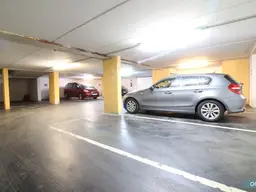 Tiefgaragenstellplätze in der Grundsteingasse 41
