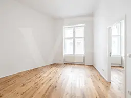 Erstbezug: 3 Zimmer Stilaltbau mit Balkon in zentraler Lage