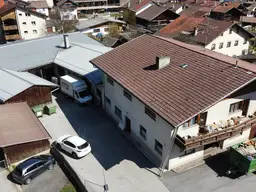 Wohnhaus mit großem Grundstück samt Betriebsgebäude