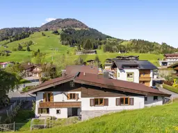 Hohe Baumassendichte: Zentrumsnahes Grundstück mit Altbestand und direkter Pistenanbindung
