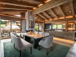Möblierte Dachgeschoss-Maisonette in Toplage mit Pool