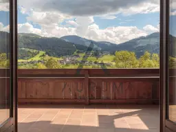 Sonnige Dachgeschosswohnung mit Berg- &amp; Fernblick