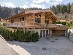 Altholz-Chalet in Aussichtslage am Waldrand