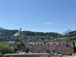 Selbstnutzer aufgepasst! Helle 3-Zimmer-Wohnung mit Weitblick und Altbauflair in zentraler Lage