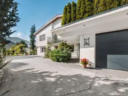 Wohlfühlhaus mit Einliegerwohnung, beeindruckendem Garten und erfrischendem Schwimmteich