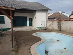 Einfamilienhaus mit Pool und schönem Garten