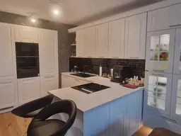 Schönes Haus mit vier Schlafzimmern, Doppelgarage und vieles mehr
