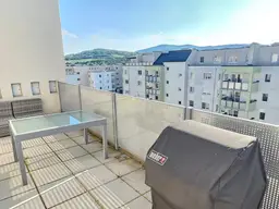 Helle 3-Zimmer-DG-Wohnung mit Fernblick auf die Weinberge im Süden von Wien zu verkaufen