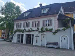 Wohnen und Arbeiten (Bioladen, Café, Blumenladen etc.) in einer Biedermeiervilla in idyllischer Lage am Beginn der weststeirischen Weinstraße!