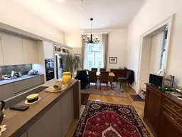 Innenstadt: Stilvolle 3-Zimmer-Altbauwohnung mit Balkon in repräsentativem Gründerzeithaus!
