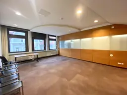 +++ ZENTRALE LAGE +++ Lichtdurchflutetes Büro in gut angebundener Lage