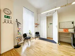 Großzügige Altbau-Bürofläche in repräsentativer Lage im Banken- und Geschäftsviertel