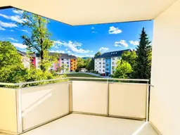 Gut geschnittene 2-Zimmer-Wohnung mit Loggia, extra Küche und PKW-Stellplatz