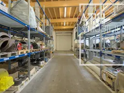 Vielseitiges Betriebsgebäude mit Lagerhalle und Büro – Alleinnutzung