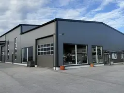 Moderne Gewerbeliegenschaft mit großzügiger Halle &amp; Showroom | 2022 Neubau