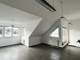 Dachgeschoss-Wohnung inkl. 2 Kfz-Stellplätzen! 3-Zimmer inkl. Klimaanlage!