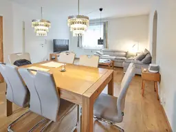 Modernes Wohnen mit herrlichem Eigengarten! Liebevoll sanierte 2 Zimmer Wohnung mit Straßenbahnanbindung 