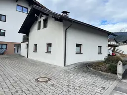 Terfens/Vomperbach: Einfamilienhaus mit großem Carport.