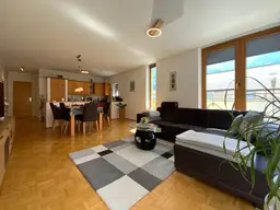 78 m² 3-Zimmerwohnung mit großer Terrasse und TG-Platz.